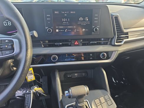 Used 2025 Kia Sportage LX FWD image 17