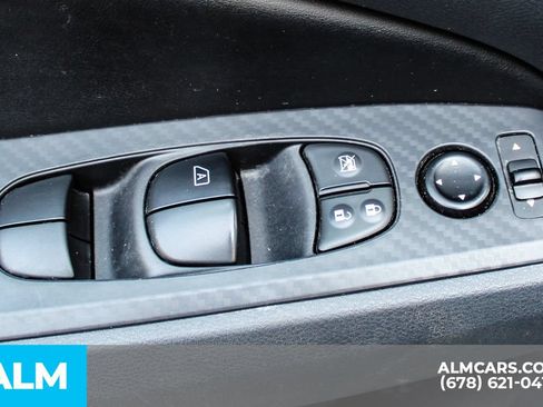 Used 2025 Nissan Altima 2.5 SV FWD image 38