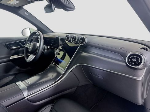 Used 2024 Mercedes-Benz GLC 300 4MATIC image 28