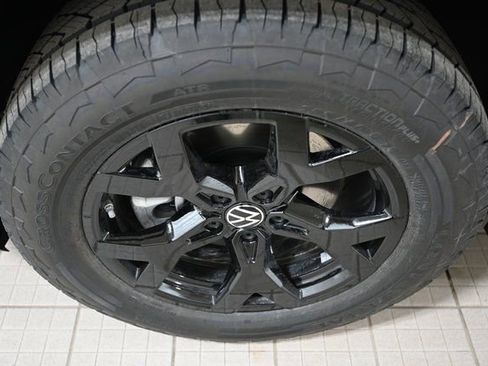 New 2026 Volkswagen Atlas Peak Edition image 18