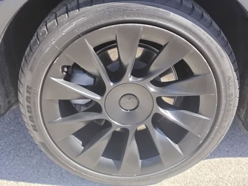 Used 2021 Tesla Model Y Long Range image 9