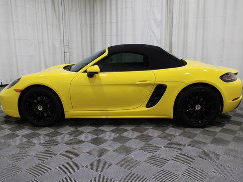 Used 2023 Porsche 718 Boxster w/ Sport Chrono Package image 31