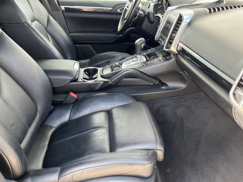 Used 2017 Porsche Cayenne Platinum Edition image 22