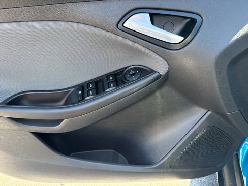 Used 2014 Ford Focus SE w/ SE Winter Package image 10