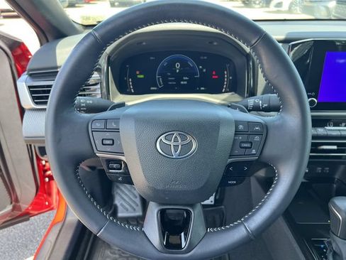 Used 2025 Toyota Camry SE FWD image 14