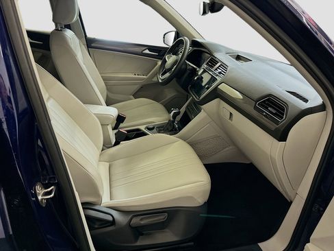 Used 2023 Volkswagen Tiguan SE image 32