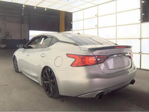 Used 2017 Nissan Maxima SR w/ Midnight Edition FWD image 8