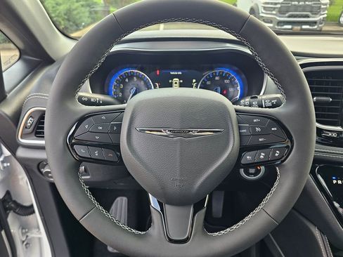 New 2026 Chrysler Pacifica Limited w/ Uconnect Theater Family Group image 16