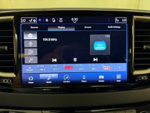 Used 2023 Chrysler Pacifica Touring-L FWD image 27