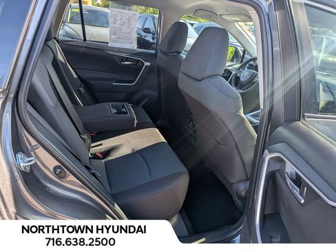 Used 2025 Toyota RAV4 XLE AWD/4WD image 33
