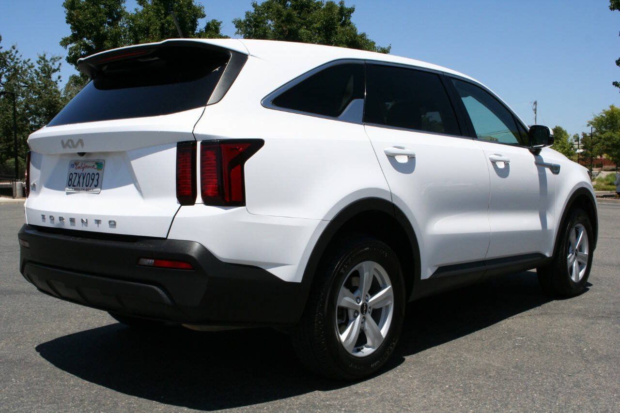 Used 2022 Kia Sorento LX AWD/4WD image 5