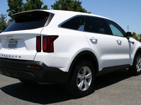 Used 2022 Kia Sorento LX AWD/4WD image 5