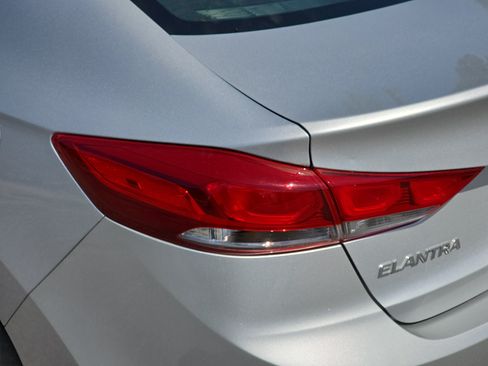 Used 2018 Hyundai Elantra SEL FWD image 33