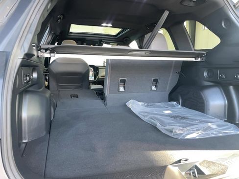 Used 2025 Subaru Forester Premium image 23