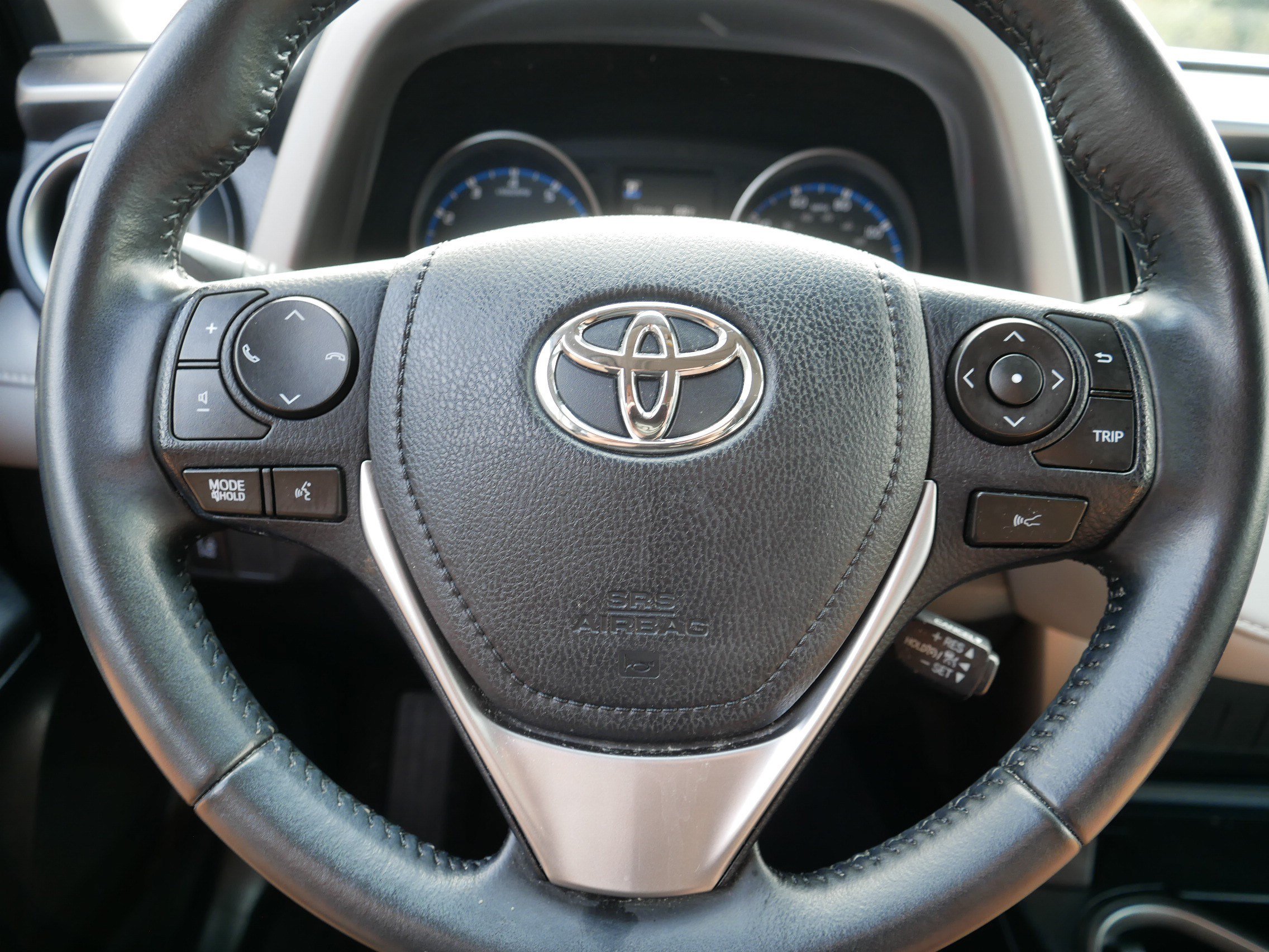 Used 2018 Toyota RAV4 XLE FWD image 25