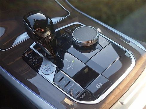 Used 2022 BMW X5 xDrive40i w/ Parking Assistance Package image 15