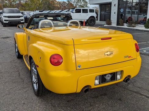 Used 2004 Chevrolet SSR w/ Preferred Equipment Group RWD image 31