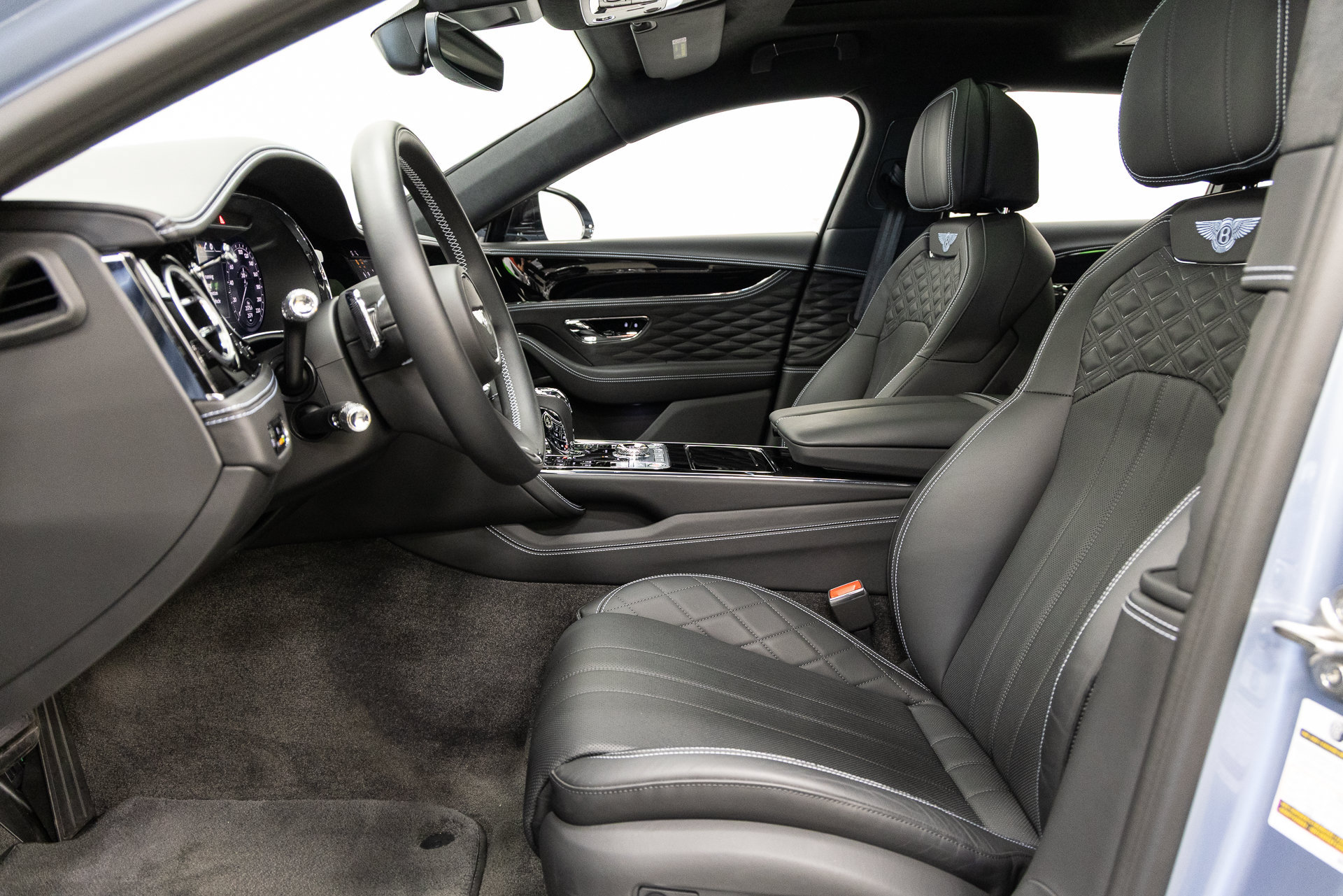 Used 2024 Bentley Flying Spur Plug-In Hybrid AWD/4WD image 7