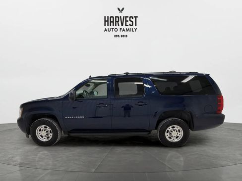 Used 2007 Chevrolet Suburban 2500 LT w/ LT Preferred Equipment Group AWD/4WD image 2