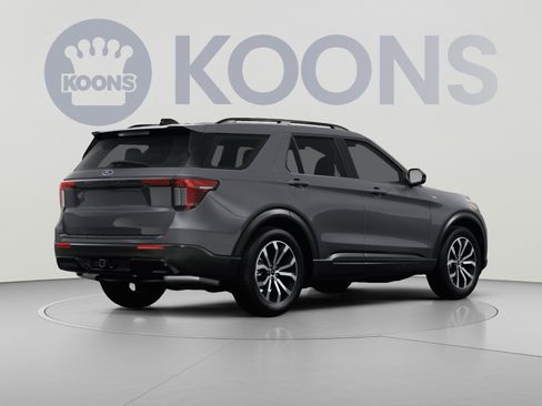 Used 2025 Ford Explorer ST-Line w/ ST-Line Street Pack AWD/4WD image 4