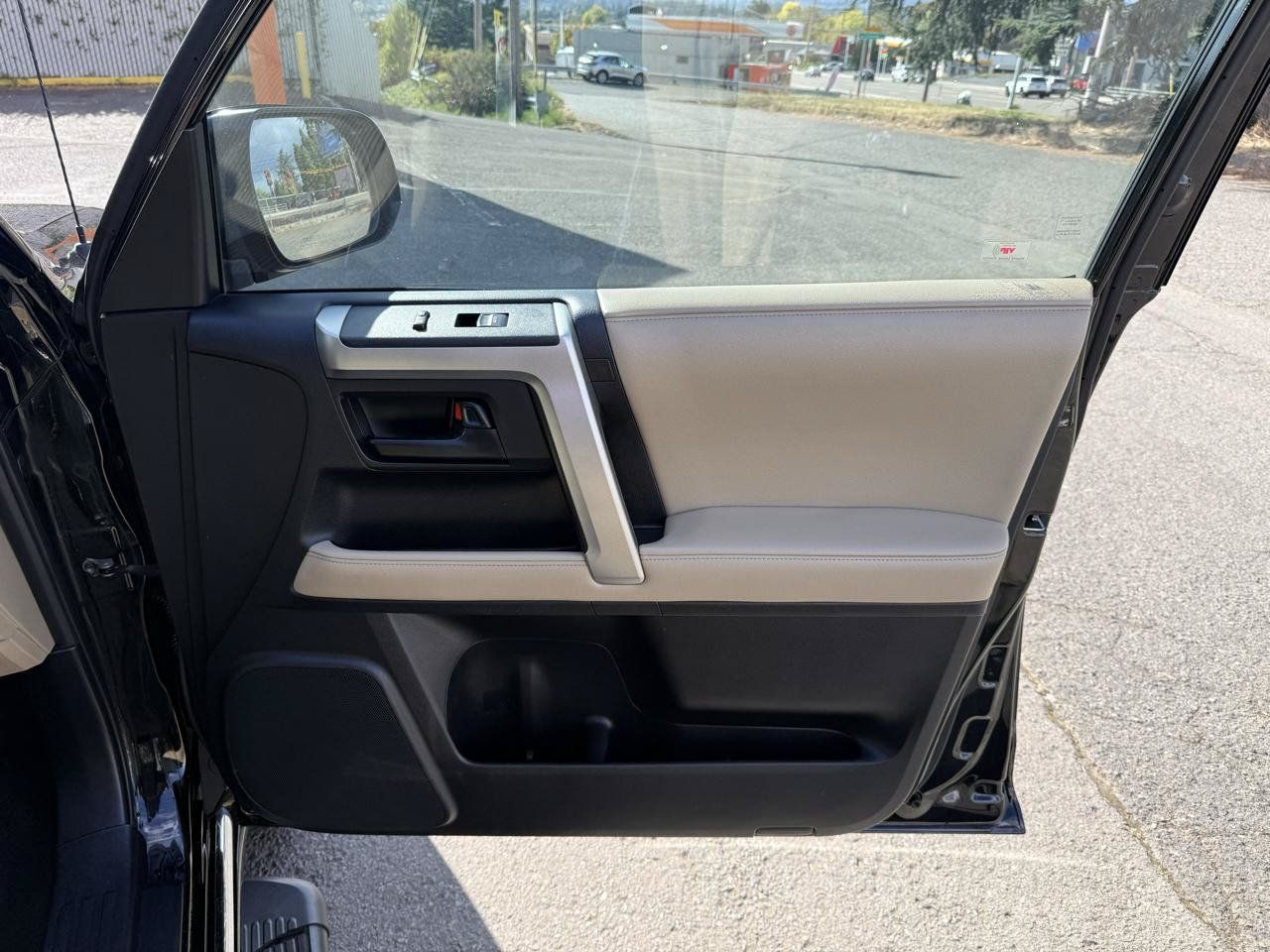 Used 2011 Toyota 4Runner SR5 RWD image 12