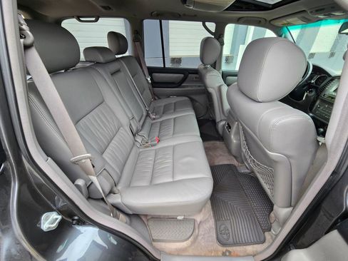 Used 2006 Toyota Land Cruiser Sport Utility 4D image 18