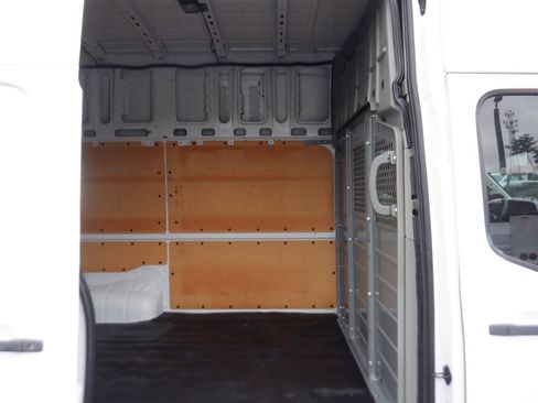 Used 2021 Nissan NV 3500 SV RWD image 10