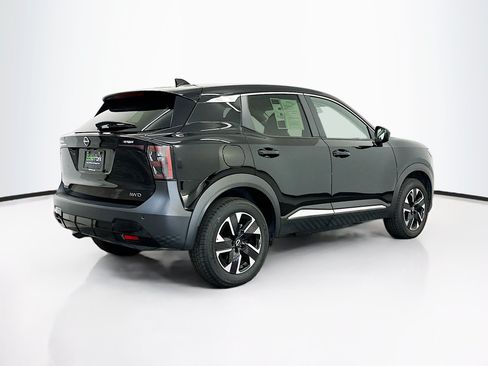 Used 2025 Nissan Kicks SV AWD/4WD image 9