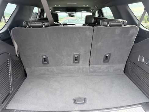 Used 2025 GMC Yukon Denali RWD image 10