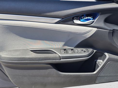 Used 2018 Honda Civic EX image 9