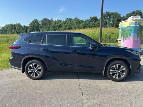 Used 2020 Toyota Highlander XLE AWD/4WD image 15