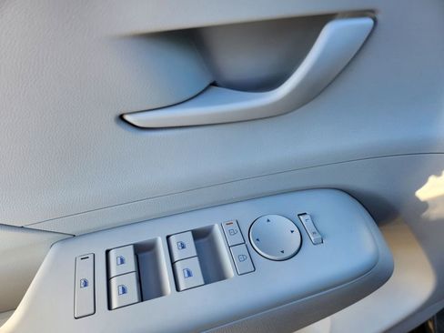 Certified 2025 Hyundai Kona SE image 30