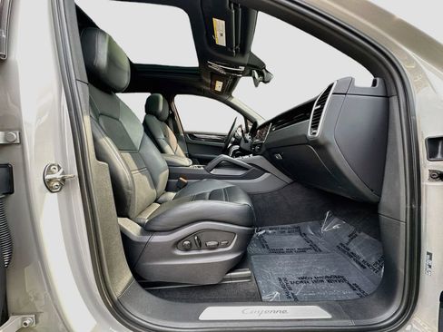 Certified 2023 Porsche Cayenne AWD/4WD image 30