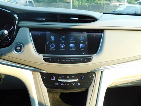 Used 2017 Cadillac XT5 Luxury w/ Driver Awareness Package AWD/4WD image 12