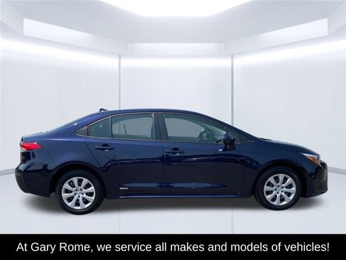 Used 2025 Toyota Corolla LE AWD/4WD image 7