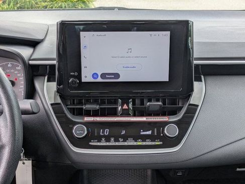 Used 2025 Toyota Corolla LE FWD image 18