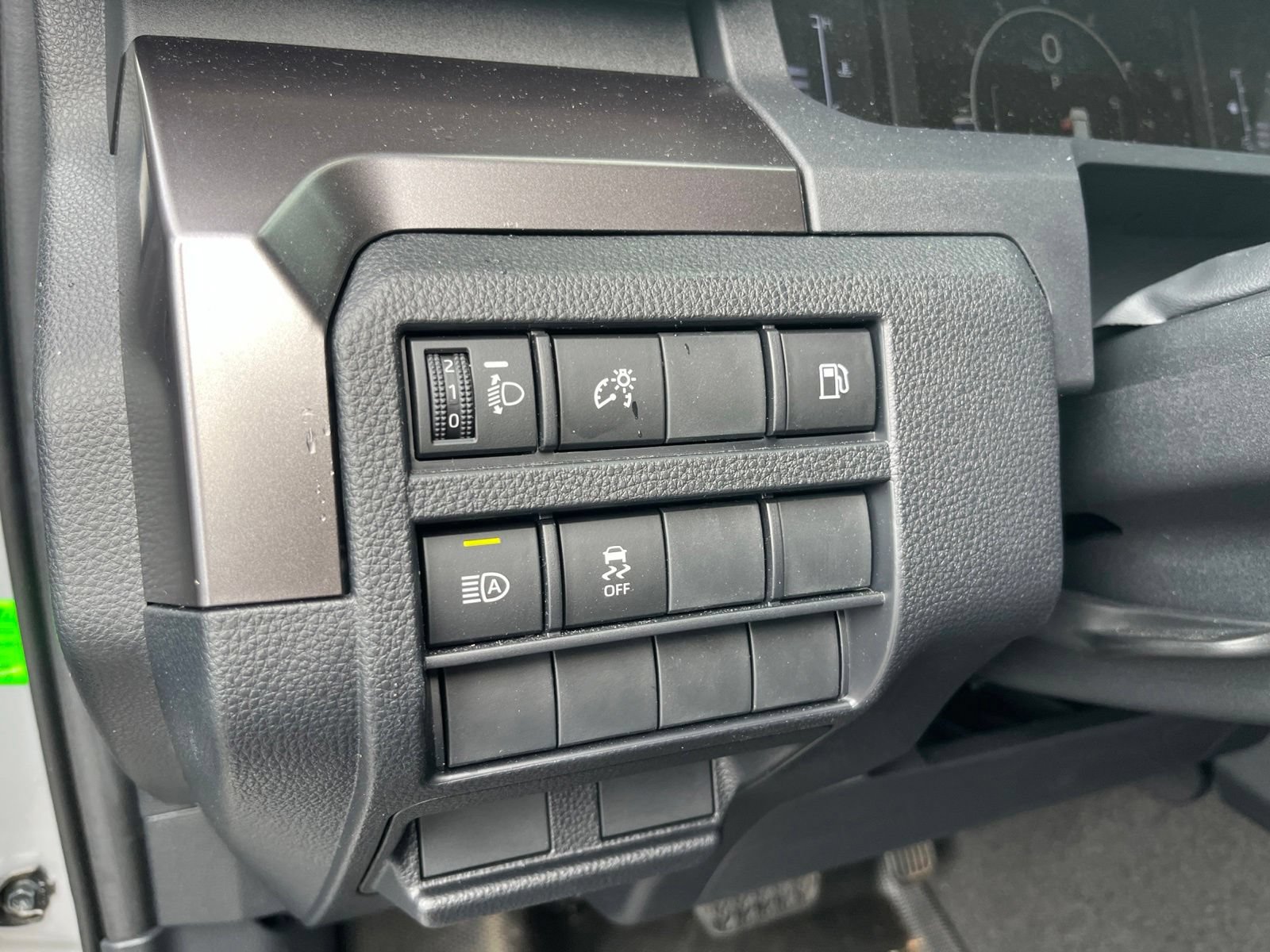 Used 2025 Toyota 4Runner SR5 AWD/4WD image 10