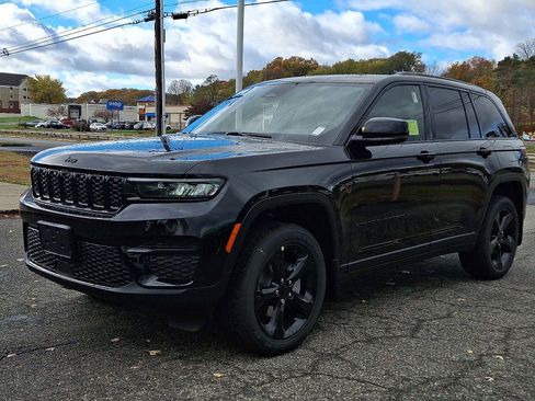 New 2025 Jeep Grand Cherokee Altitude image 2