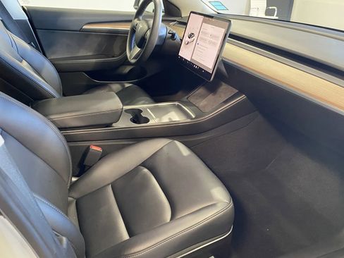Used 2018 Tesla Model X 75D image 6