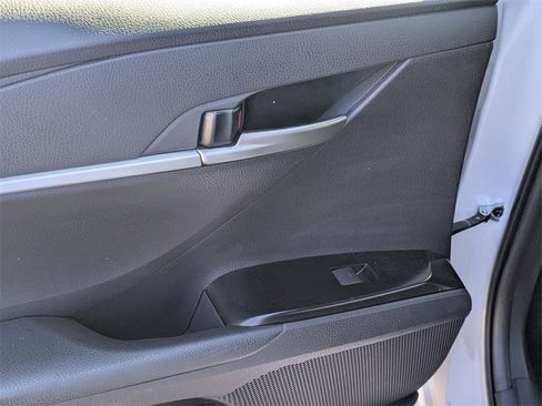 Used 2025 Toyota Camry SE image 23