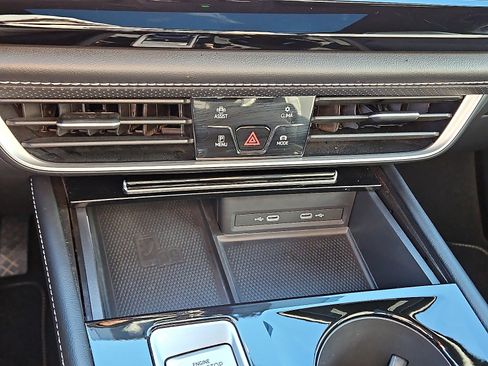 Certified 2024 Volkswagen Atlas Cross Sport SE image 15