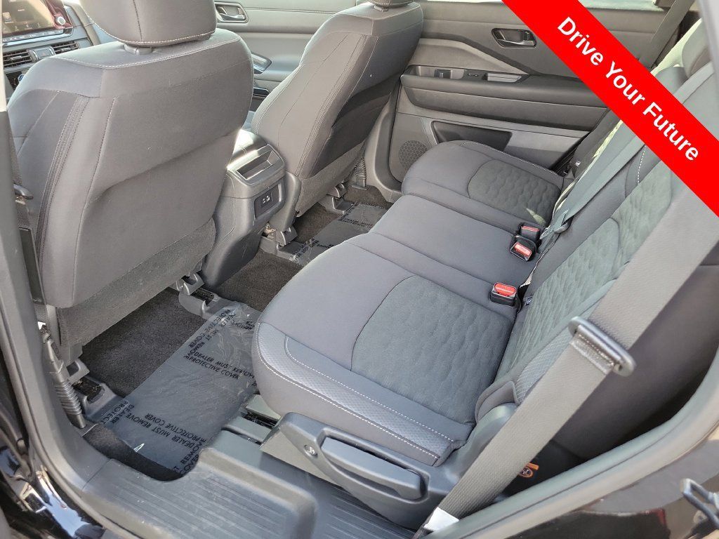 Used 2025 Nissan Pathfinder S AWD/4WD image 22