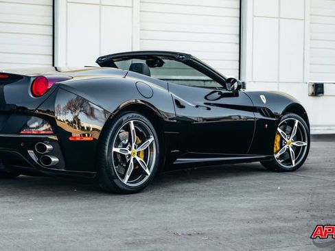 Used 2014 Ferrari California RWD image 61