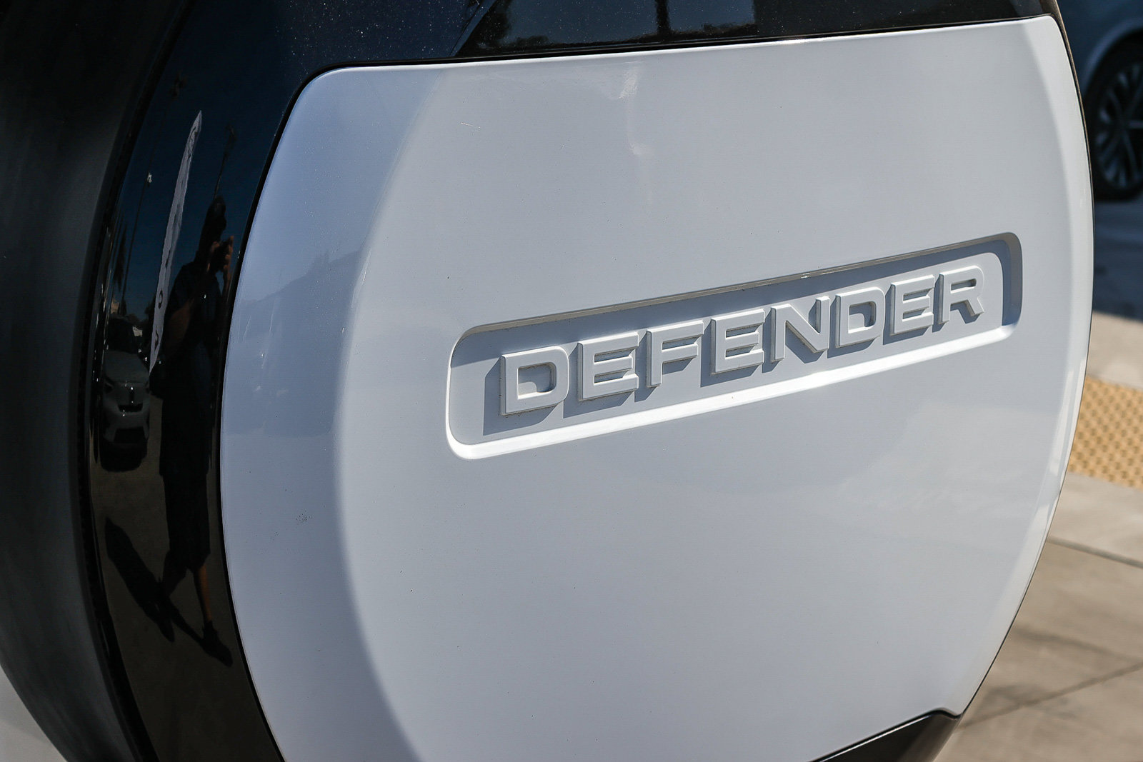 Certified 2025 Land Rover Defender 110 X-Dynamic SE AWD/4WD image 12