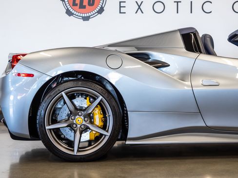 Used 2018 Ferrari 488 Spider RWD image 17