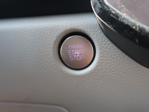 Used 2025 Kia Carnival EX FWD image 35