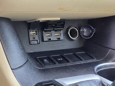 Used 2019 Toyota Highlander XLE FWD image 24