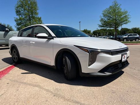 Used 2025 Kia K4 LXS image 4