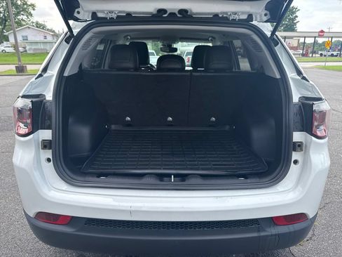 Used 2022 Jeep Compass Latitude FWD image 9