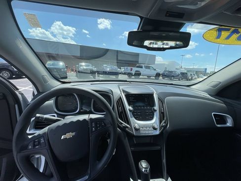 Used 2017 Chevrolet Equinox LS FWD image 11